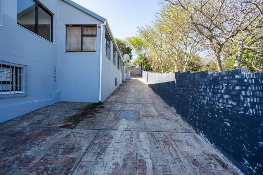 6 Bedroom Property for Sale in East Bank Eastern Cape